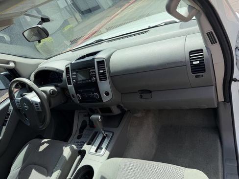 Used 2014 Nissan Frontier SV image 20