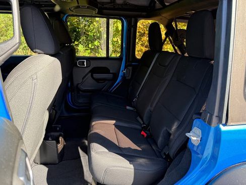 Used 2022 Jeep Wrangler Sport S image 14