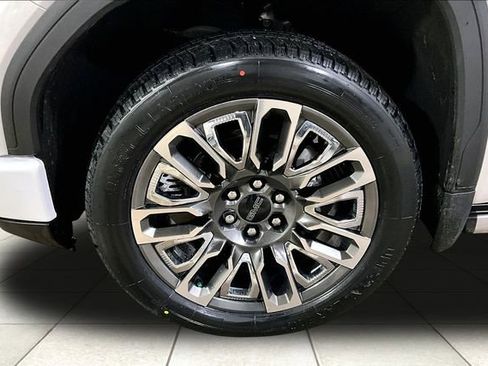 Certified 2024 GMC Sierra 1500 Denali Ultimate AWD/4WD image 10
