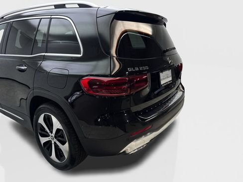 Used 2025 Mercedes-Benz GLB 250 4MATIC image 19