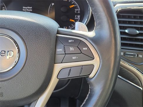 Used 2017 Jeep Grand Cherokee Limited w/ Luxury Group II image 19