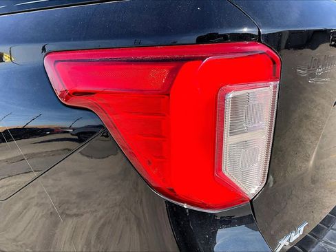 Used 2022 Ford Explorer XLT image 27