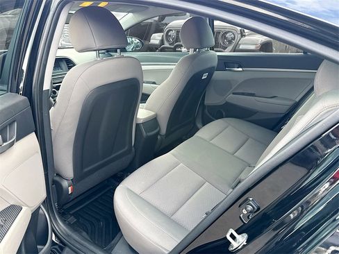 Used 2019 Hyundai Elantra SE image 29