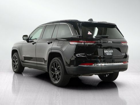 Used 2022 Jeep Grand Cherokee Limited AWD/4WD image 3
