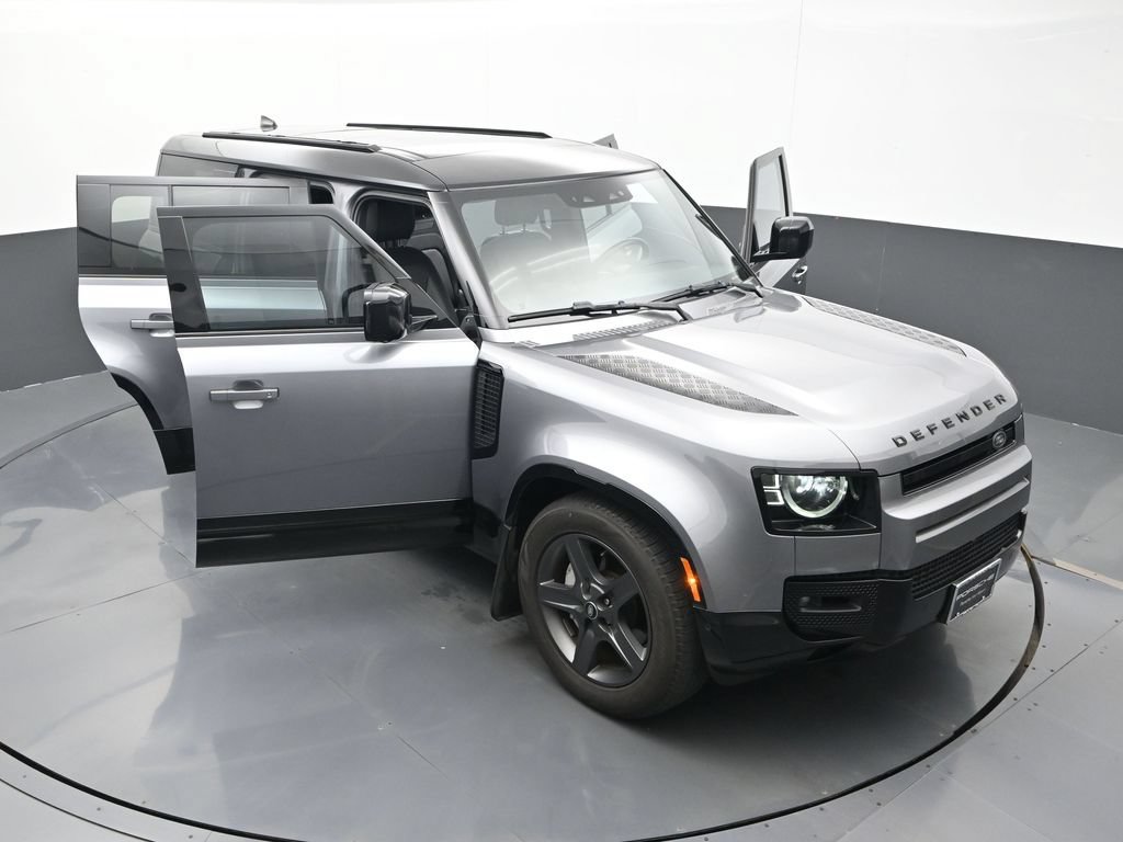Used 2024 Land Rover Defender 130 X-Dynamic SE AWD/4WD image 29
