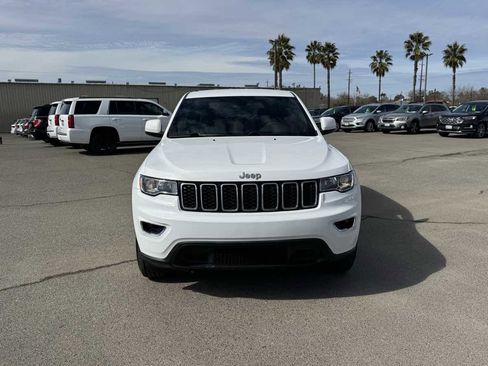 Used 2017 Jeep Grand Cherokee Laredo image 4