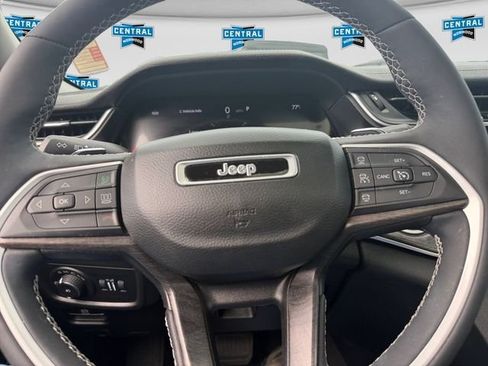 Certified 2023 Jeep Grand Cherokee Limited AWD/4WD image 18