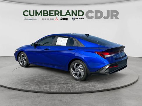 Used 2025 Hyundai Elantra Sport FWD image 4