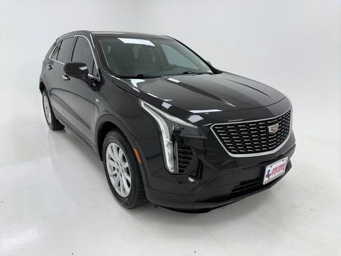 Used 2020 Cadillac XT4 Luxury image 2