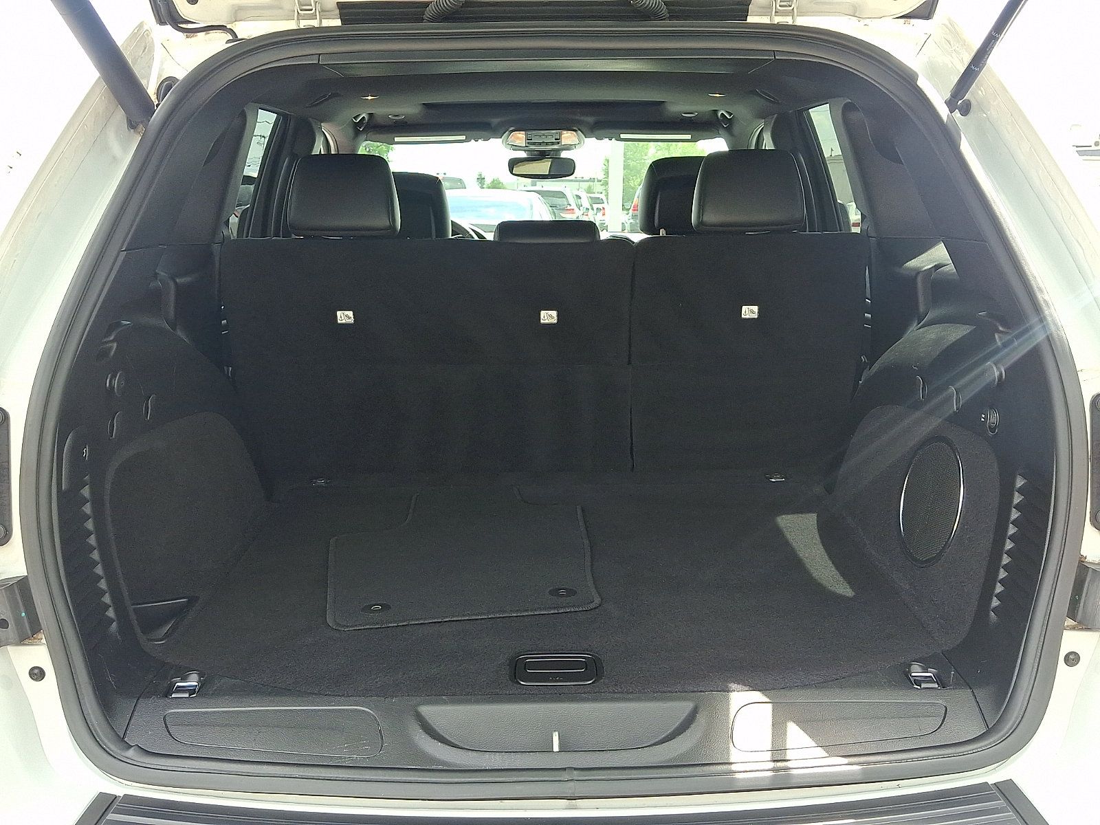 Used 2019 Jeep Grand Cherokee Altitude AWD/4WD image 32