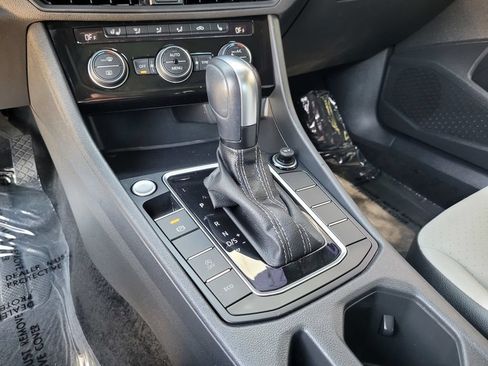 Used 2021 Volkswagen Jetta R-Line w/ R-Line Cold Weather Package FWD image 23