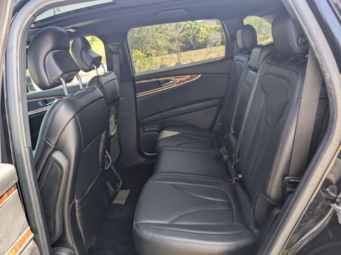 Used 2017 Lincoln MKX Reserve image 16