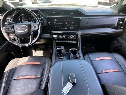 Used 2023 GMC Sierra 1500 AT4 w/ AT4 Premium Package AWD/4WD image 8