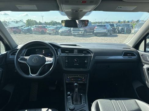 Used 2023 Volkswagen Tiguan SE AWD/4WD image 18