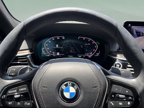 Used 2022 BMW 530i w/ Premium Package RWD image 15