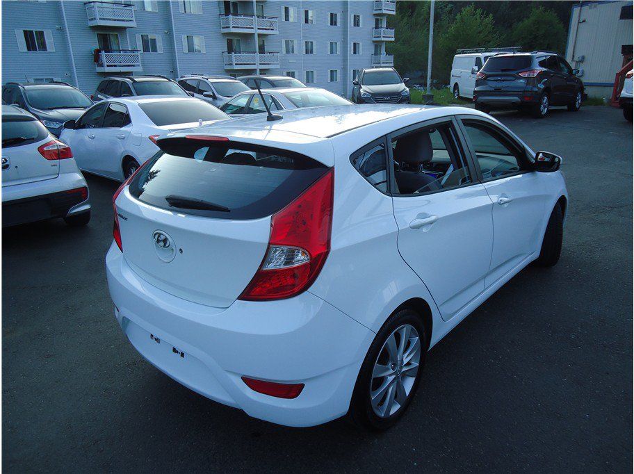 Used 2013 Hyundai Accent SE FWD image 6