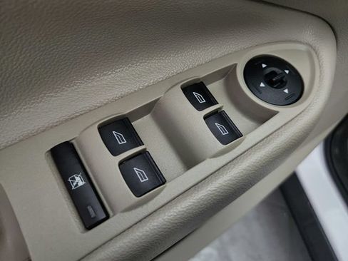 Used 2016 Ford Escape SE w/ Equipment Group 201A FWD image 21