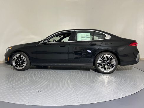 New 2026 BMW 530i xDrive image 2