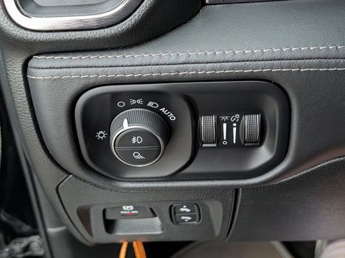 Used 2023 RAM 1500 Limited AWD/4WD image 24