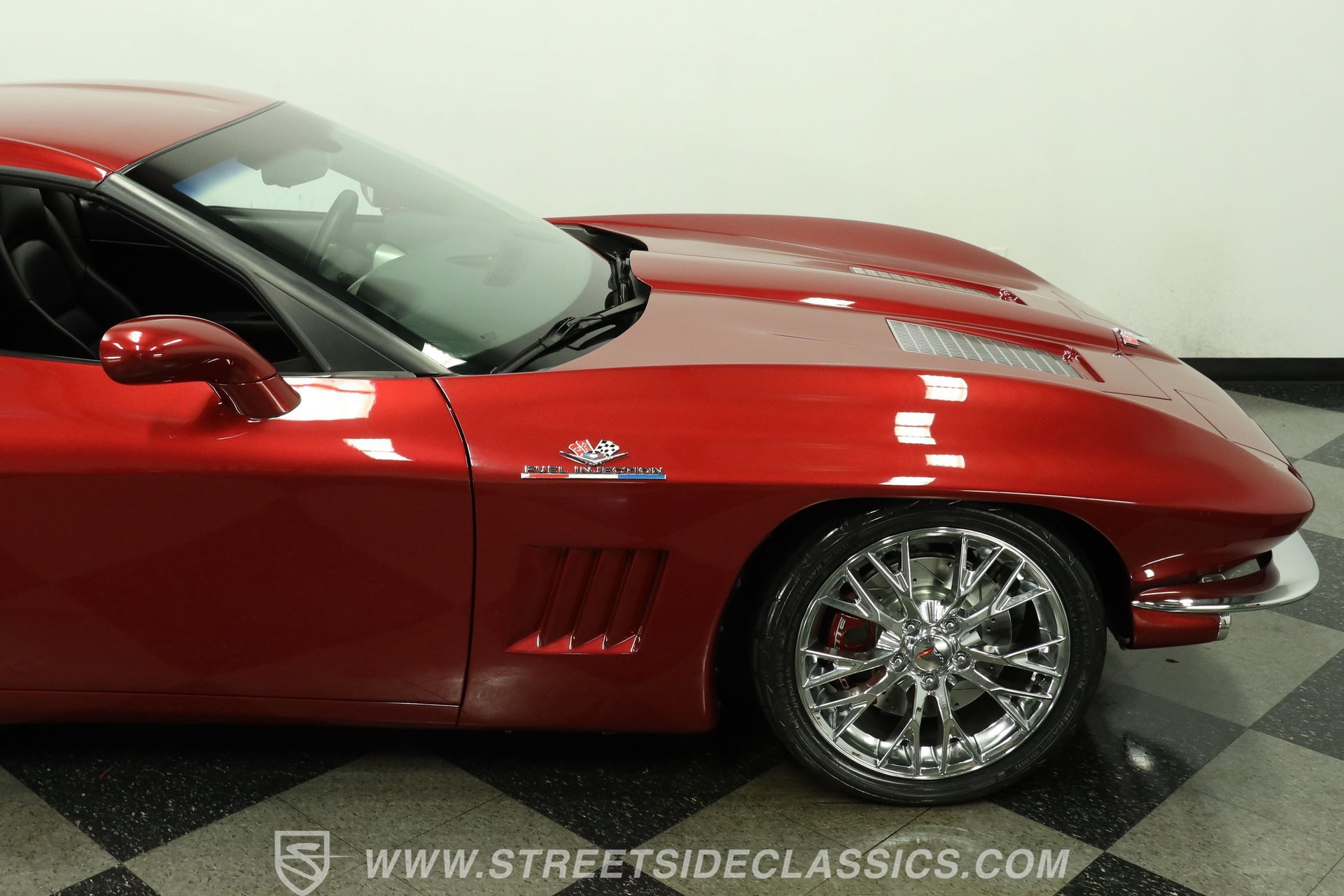 Used 2005 Chevrolet Corvette Coupe w/ Preferred Equipment Group RWD image 29