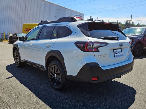 Used 2025 Subaru Outback Premium AWD/4WD image 5