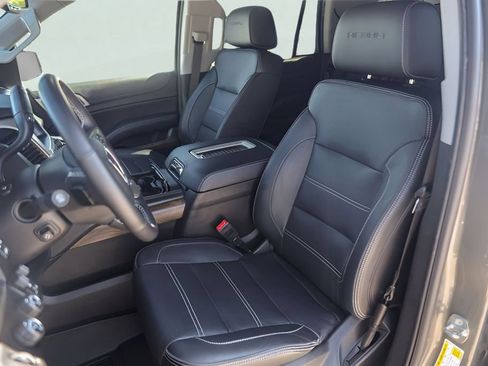 Used 2018 GMC Yukon Denali w/ Denali Ultimate Package AWD/4WD image 10