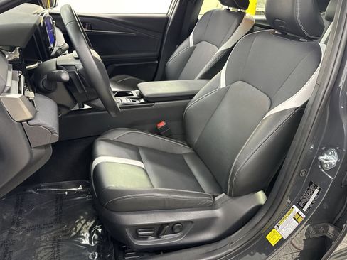 Used 2025 Toyota Camry SE image 17