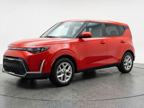 Used 2025 Kia Soul LX w/ LX Technology Package FWD image 3