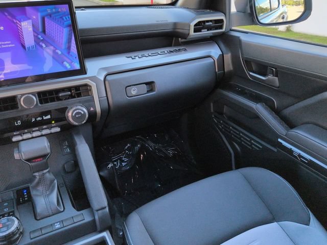 Certified 2025 Toyota Tacoma TRD Off-Road AWD/4WD image 17