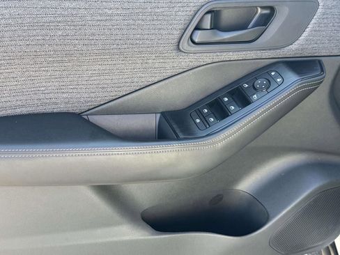 Used 2022 Nissan Rogue S image 15