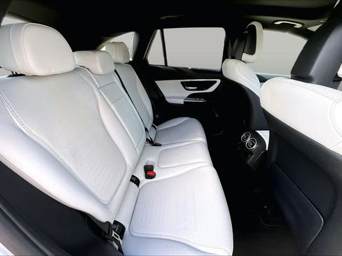 Used 2025 Mercedes-Benz GLC 300 4MATIC image 20