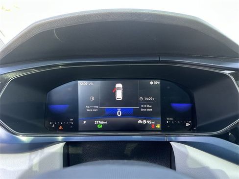 Used 2022 Volkswagen Taos SE w/ Panoramic Sunroof Package image 15