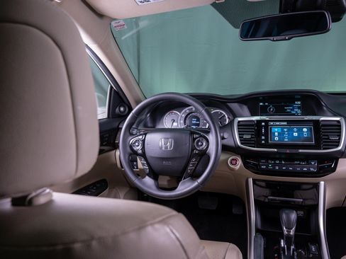 Used 2017 Honda Accord Touring image 13