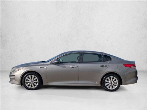 Used 2016 Kia Optima LX w/ Option Group 014 FWD image 9