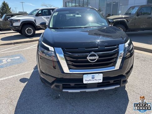 Used 2025 Nissan Pathfinder SL FWD image 9