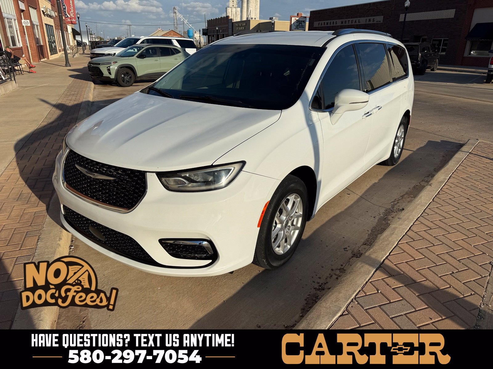 Used 2021 Chrysler Pacifica Touring-L FWD image 3