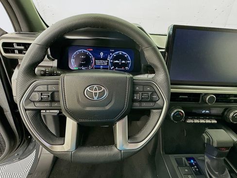 Used 2025 Toyota Tacoma TRD Sport image 11