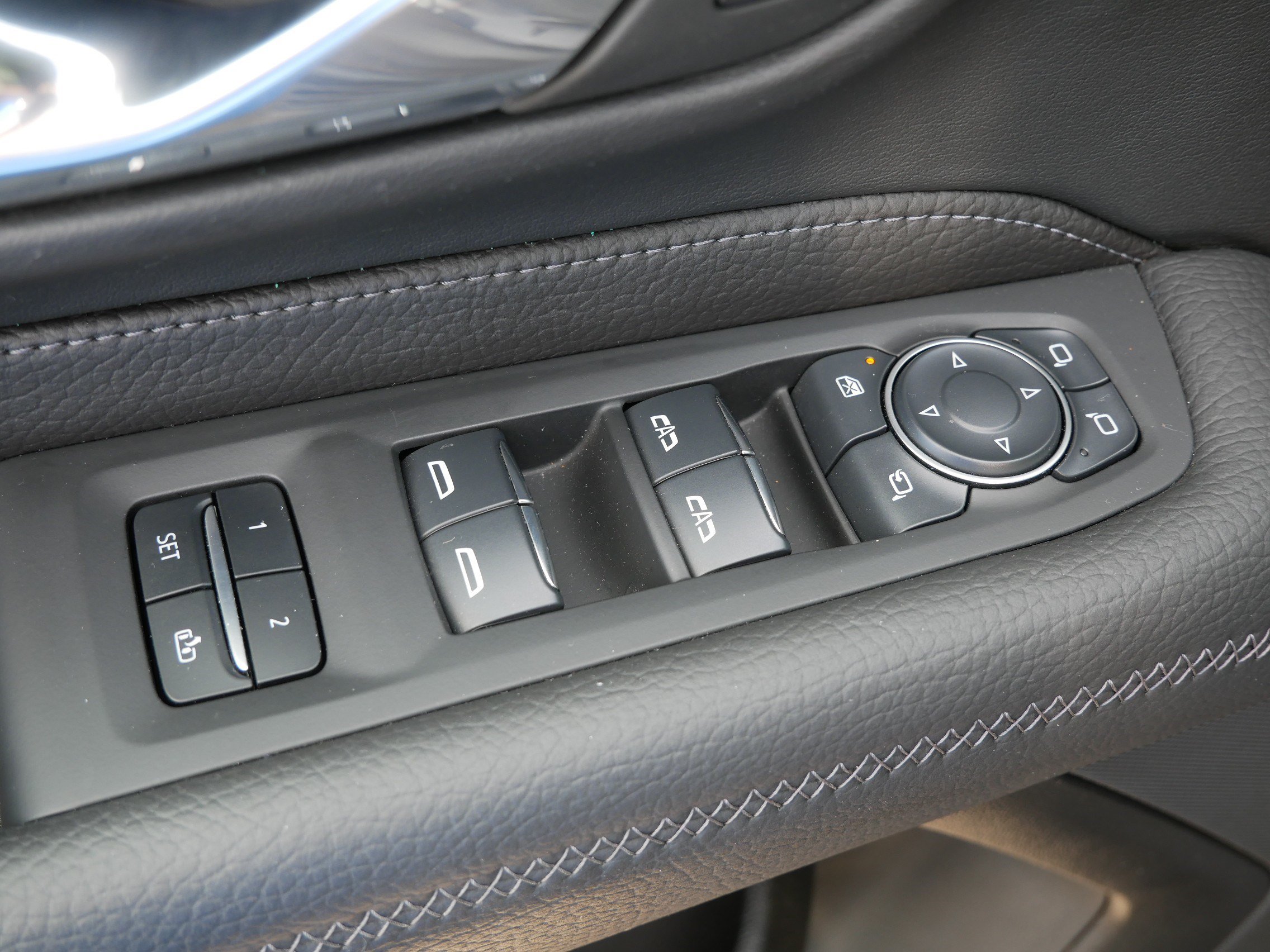 Used 2024 GMC Yukon XL Denali AWD/4WD image 19