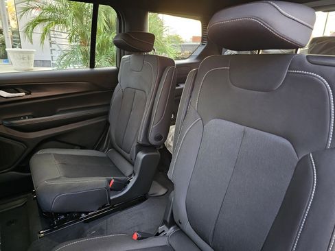 New 2025 Jeep Grand Cherokee L Laredo image 25