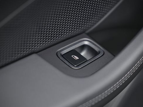 New 2025 Porsche Macan 4S Electric image 40