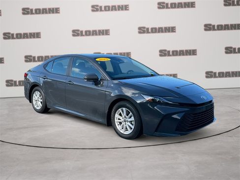 Used 2025 Toyota Camry LE image 7