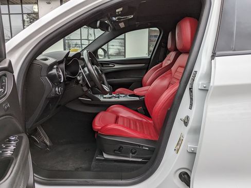 Used 2022 Alfa Romeo Stelvio Veloce AWD/4WD image 12