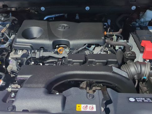 Used 2021 Toyota RAV4 LE AWD/4WD image 8