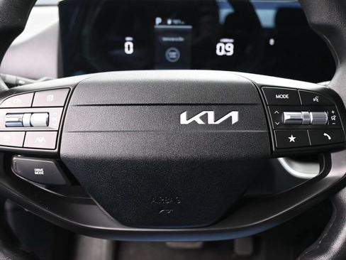 Used 2025 Kia K4 FWD image 32