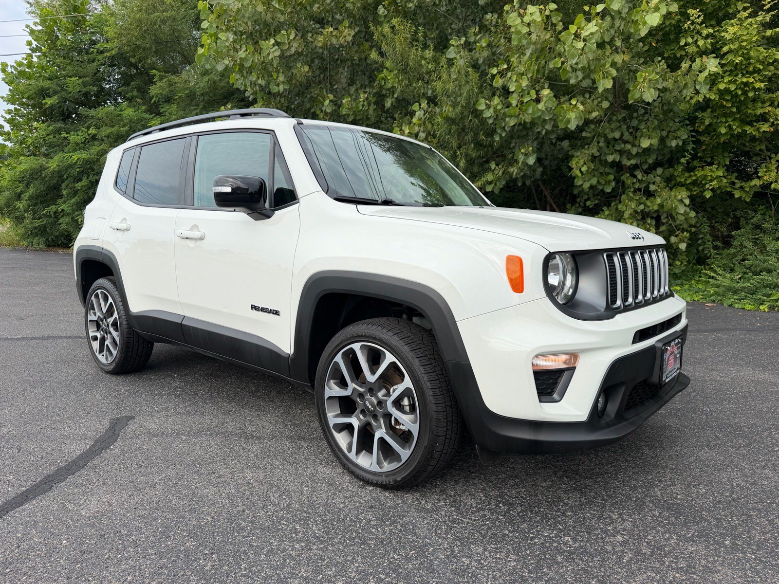 Used 2022 Jeep Renegade Limited w/ Sun, Sound & Wheels Group AWD/4WD image 3