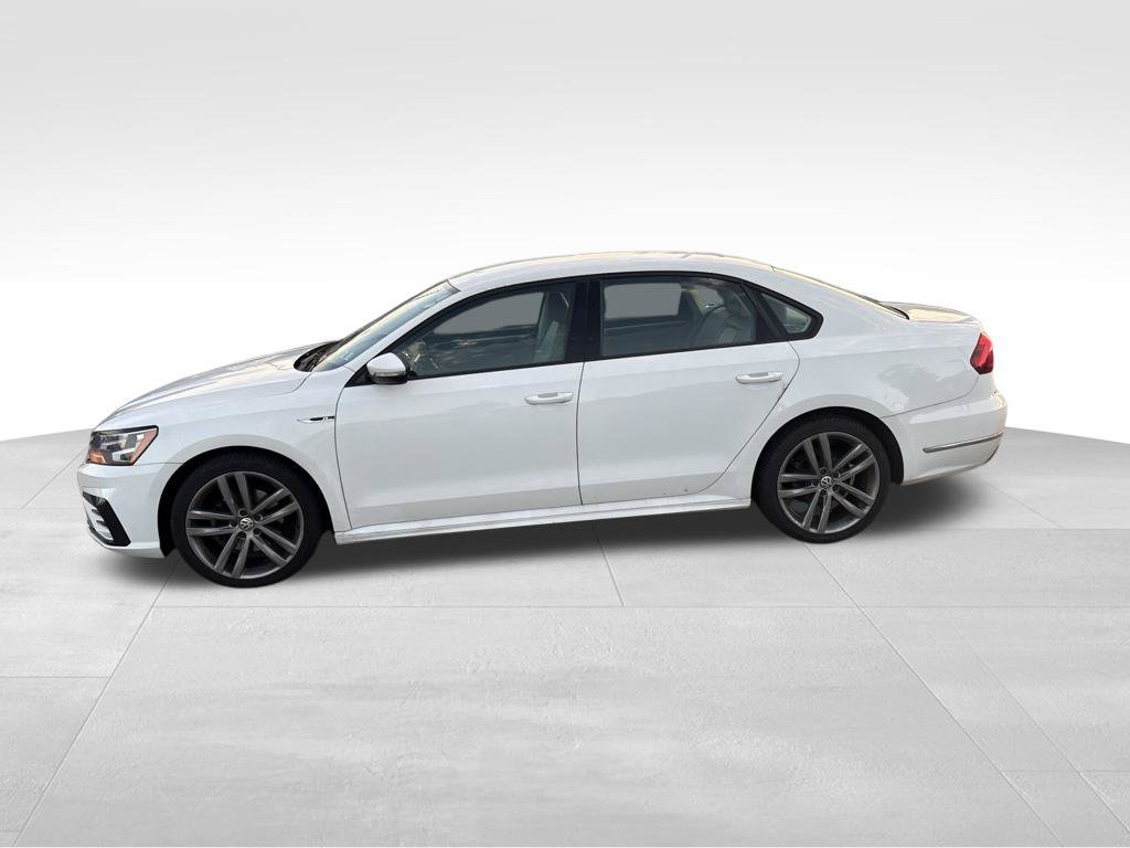 Used 2018 Volkswagen Passat 2.0T R-Line FWD image 2