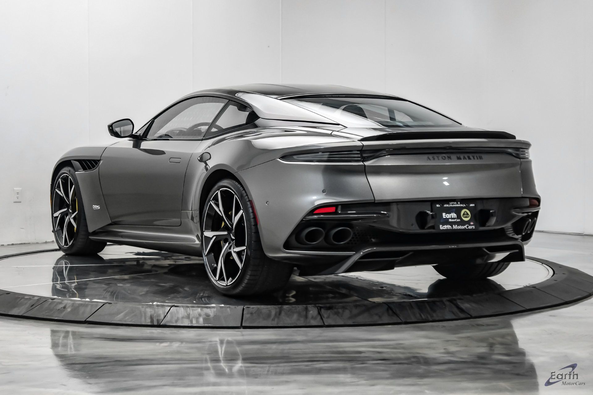 Used 2019 Aston Martin DBS Superleggera RWD image 12
