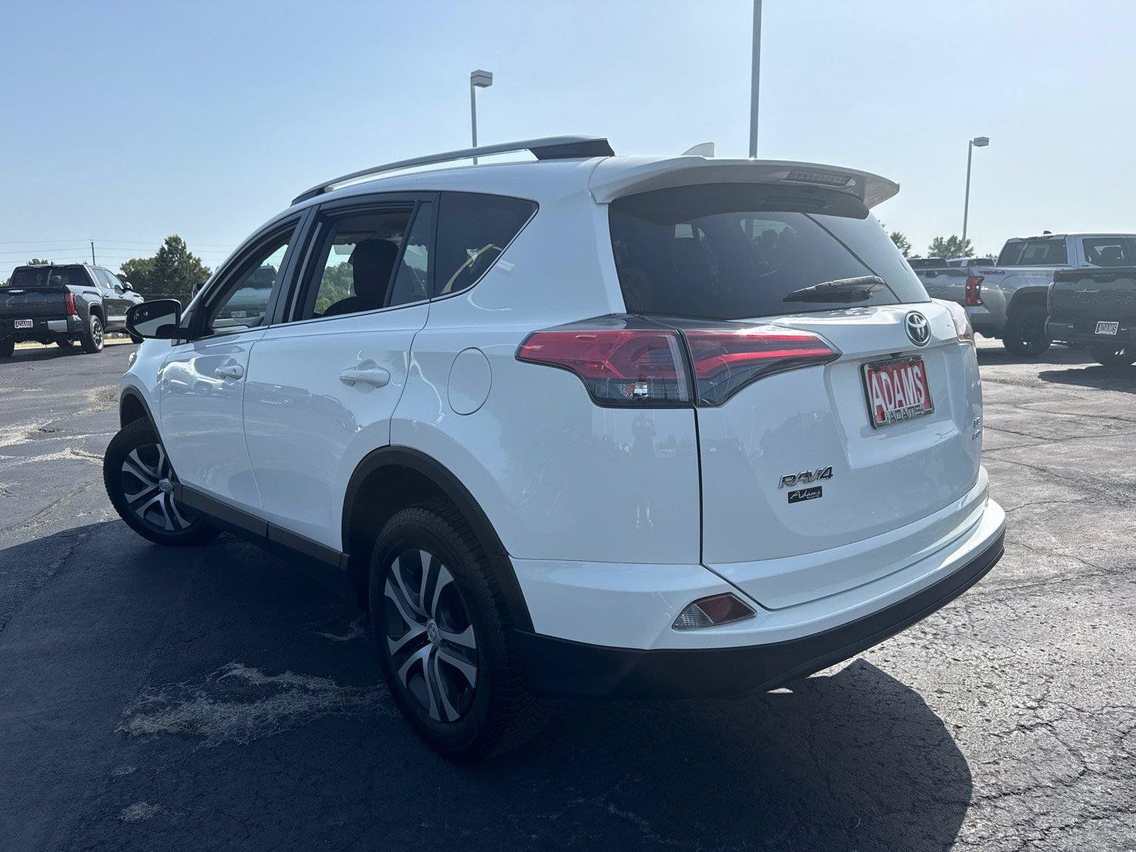 Used 2018 Toyota RAV4 LE w/ Carpet Mat Package AWD/4WD image 6