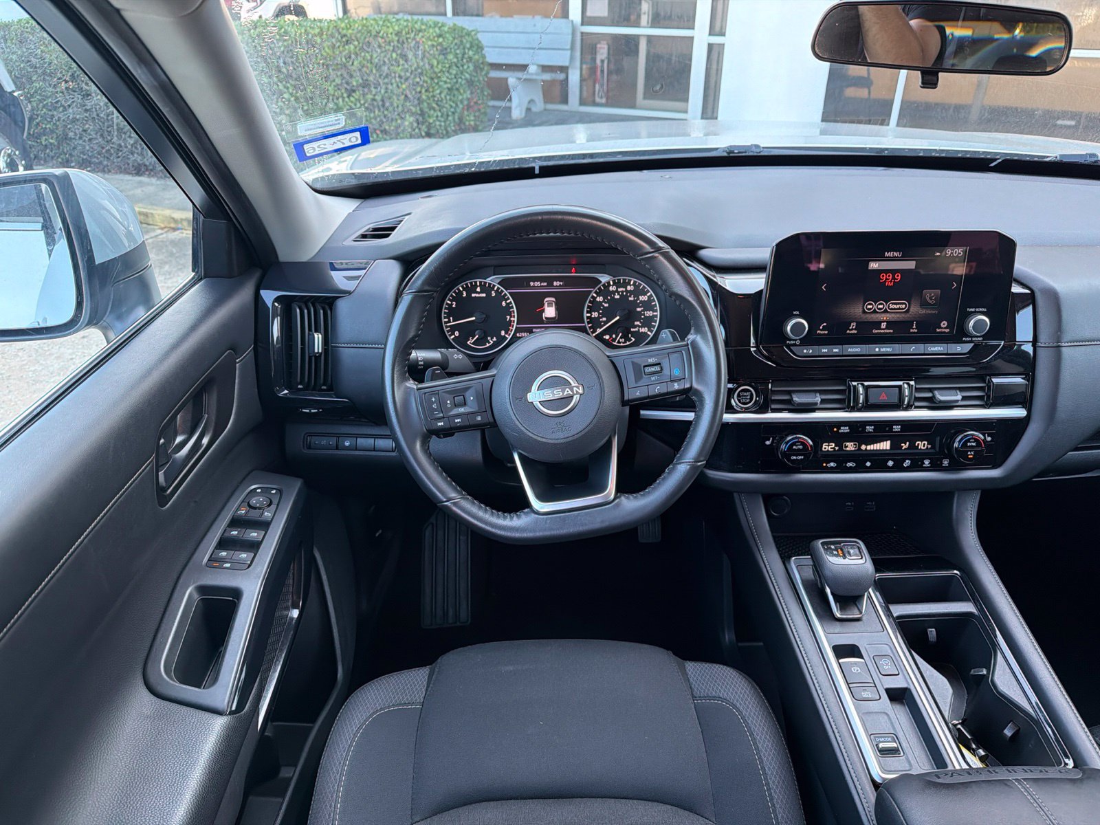 Used 2024 Nissan Pathfinder SV FWD image 11