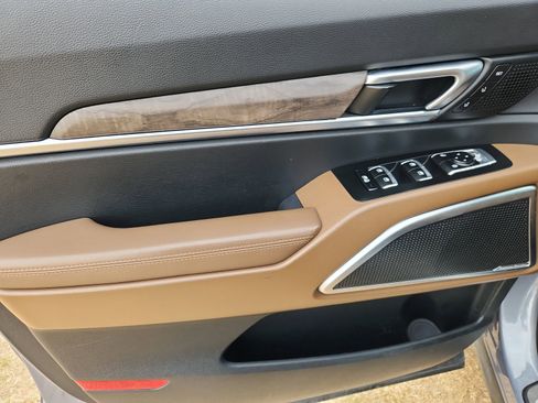 Used 2022 Kia Telluride SX w/ SX Prestige Package image 9